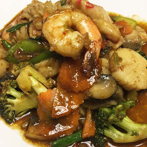 Stirfried Cashew Nut Sauce with Seafood